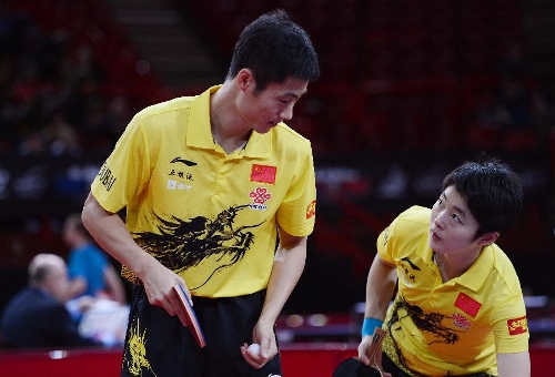 Wang Liqin (L) and Rao Jingwen of China communicate during the first round of mixed doubles against Thavisack Phathaphone and Thiphakone Southammavong of Laos at Palais omnisport de Paris Bercy in Paris, France, on May 14, 2013. Wang and Rao won 4-0. (Xinhua/Tao Xiyi) 