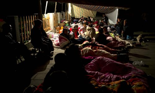 Residents from Yuxi village, part of Baosheng township, Lushan county spend the night in temporary tents on April 20. A 7.0-magnitude earthquake hit Lushan county on the morning of April 20. Longmen, Baosheng and Taiping townships were the worst hit areas. Victims spent their first night after the quake in temporary tents along the roadside. Photo: Fei Maohua/Xinhua