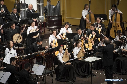 Members of the China Central Chinese Orchestra perform during a Spring Festival celebration concert in Pasadena, Los Angeles, the United States, Feb. 4, 2013. (Xinhua/Yang Lei) 