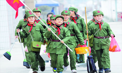 Pupils in Nantong, Jiangsu Province form a 