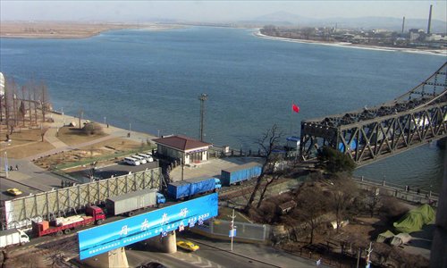 Trucks are bumper to bumper on the Amrok Bridge linking Dandong with Shinuiju, the North Korean border city on December 30, 2011. Photo: CFP