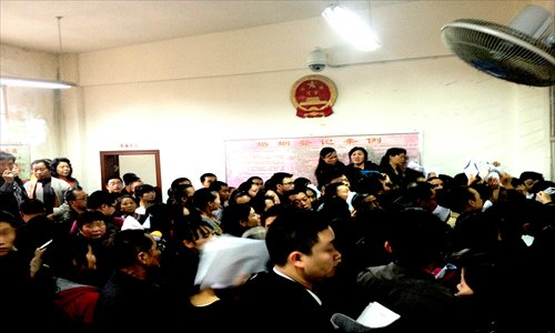 Throngs of rural residents gather for a divorce paper at a marriage registration hall in Yunyan district, Guiyang, Guizhou Province on October 31. Photo: CFP
