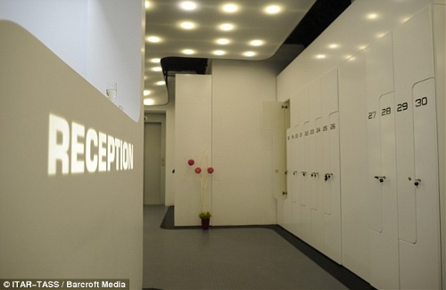 Located in the centre of Moscow, the Sleepbox Hotel is the first capsule hotel to open in the city. It features fifty cramped, windowless pods, some of which which can sleep up to three people, and which can be booked for the night, or for a matter of hours. (Source: huanqiu.com)