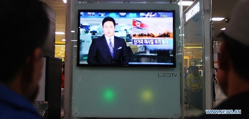 People watch TV news reporting missile launch at Seoul Train Station in Seoul, South Korea, on May 19, 2013. The Democratic People's Republic of Korea (DPRK) on Sunday fired a short-range missile into the East Sea, Yonhap News Agency said quoting an anonymous Seoul military official.(Xinhua/Yao Qilin)&nbsp;