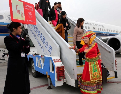 &nbsp;&nbsp;&nbsp;Deputies to the 12th National People's Congress (NPC) from south China's Guangxi Zhuang Autonomous Region arrive in Beijing, capital of China, March 2, 2013. The first session of the 12th NPC is scheduled to open in Beijing on March 5. (Xinhua/Pang Xinglei) 