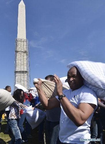 People participate in the pillow fight in Washington D.C., the United States, April 6, 2013. (Xinhua/Zhang Jun) 