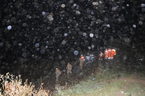 &nbsp;Rescuers work in rain at Yudong Village of Longchang Township in Kaili, southwest China's Guizhou Province, Feb. 18, 2013. Five people, including two children, were buried after a landslide hit the village around 11 a.m. Monday. Relief work was hampered as sporadic slides continued. (Xinhua/Tao Liang) Related:Rescue hampered for 5 buried in SW China landslideKAILI, Guizhou, Feb. 18 (Xinhua) -- Rescuers have reached the scene of a landslide that buried five people on Monday in southwest China's Guizhou Province, but rescue work was hampered by debris falling from the mountain.More than 400 rescuers have been sent to Longchang Township in Kaili City, where the landslide occurred around 11 a.m., said Huang Yuanliang, secretary of the Kaili Municipal Committee of the Communist Party of China, who is at the site of the landslide to direct rescue efforts.&nbsp; Full story