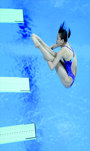 Wu Minxia competes at the Diving World Cup in London on Feburary 23, 2012. Photo: IC
