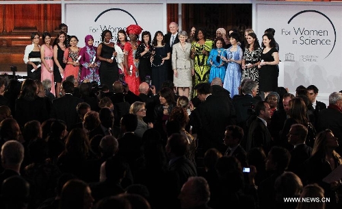 Irina Bokova (6th R), Paris-based UN Educational Scientific and Cultural Organization (UNESCO) Director-General, poses for photos with the winners of L'Oreal-UNESCO for Women in Science 2013, in Paris, France, March 28, 2013. The award ceremony of L'Oreal-UNESCO for Women in Science 2013 was held in Paris on Thursday. (Xinhua/Gao Jing) 