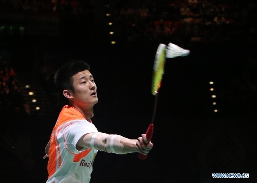 China's Chen Long returns the shot against Malaysia's Lee Chong Wei during the men's singles final match at the 2013 Yonex All England Open Badminton Championships, in Birmingham, Britain, March 10, 2013. Chen Long won 2-0 to claim the titel.(Xinhua/Yin Gang)