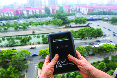 Checking air pollution readings. Photo: Li Hao/GT