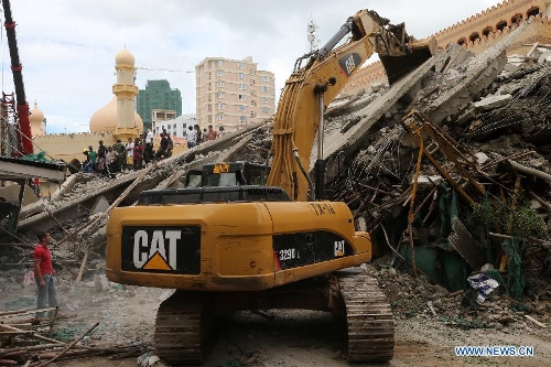 The building collapse site is seen in downtown Dar es Salaam, Tanzania, March 29, 2013. A 16-storey building on Friday morning collapsed in Dar es Salaam, with more than 60 people got trapped in the debris. No casualties have been reported as of noon local time. (Xinhua/Zhang Ping)