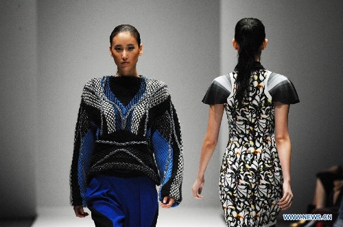 &nbsp; Models present creations by British designer Peter Pilotto during the Audi Fashion Festival held in Singapore's Marina Bay, May 18, 2013. (Xinhua/Then Chih Wey)