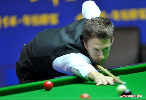 Judd Trump of England competes during the quarter-final against Matthew Stevens of Wales at the Haikou World Open snooker tournament in Haikou, capital of south China's Hainan Province, March 1, 2013. Matthew Stevens won 5-3. (Xinhua/Guo Cheng) 