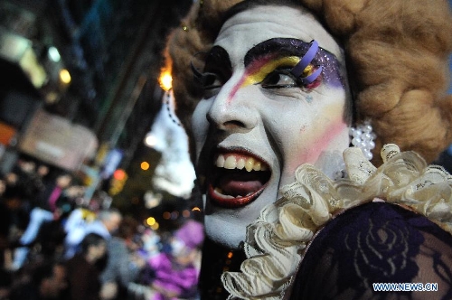 A dancer participates in the 2013 Carnival Inauguration Parade on the July 18 Avenue in Montevideo, capital of Uruguay, on Jan. 25, 2013. Various artists participate in the carnival, which attracts more than 100,000 people each year in the July 18 Avenue, according to the local press. (Xinhua/Nicolas Celaya) 