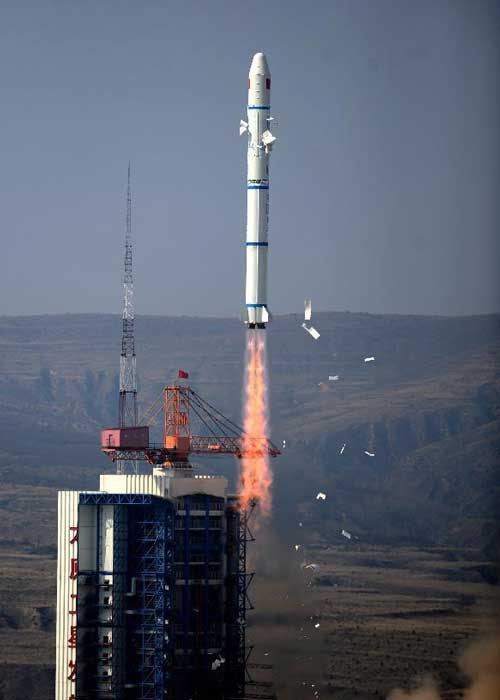 The Long March 2C carrier rocket carrying two satellites blasts off from the launch pad at the Taiyuan Satellite Launch Center in Taiyuan, capital of north China's Shanxi Province, Oct. 14, 2012. Satellite A and Satellite B, which form Shijian (practice)-9 satellites, successfully entered preset orbits on Sunday morning. Photo: Xinhua