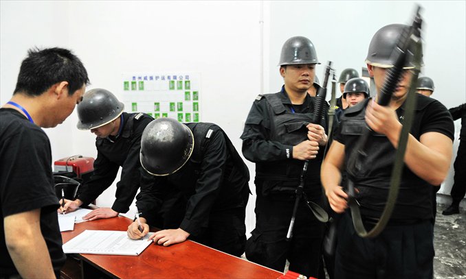 The convoy guards have to register every firearm and bullet before heading out for work each day. Photo: CFP