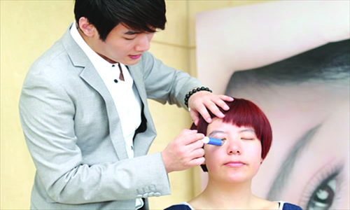 Pro-X Advanced Cleansing System by Olay Photos: vogue.com.cn and olay.com.cn