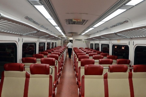 Photo taken on May 17, 2013 shows a carriage of a train at Bridgeport station, a station near the scene of the train collision, in Connecticut, the United States. Two trains collided after one of them derailed during the Friday evening rush hour in Fairfield, the U.S. state of Connecticut, injuring at least 60 people. (Xinhua/Wang Lei) 