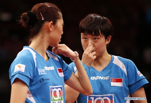 Feng Tianwei (R) and Yu Mengyu of Singapore communicate during the semifinal of women's doubles against Guo Yue and Li Xiaoxia of China at the 2013 World Table Tennis Championships in Paris, France on May 19, 2013. Feng and Yu lost 2-4. (Xinhua/Wang Lili) 