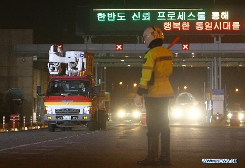 South Korean vehicles carrying South Koreans and fully loaded with goods and products brought back from the Kaesong industrial complex arrive at the customs, immigration and quarantine office in Paju, north of Seoul, South Korea, Tuesday, April 30, 2013. The Democratic People's Republic of Korea (DPRK) on Monday allowed all but seven South Koreans to return home from the Kaesong joint industrial park. The 43 South Koreans had entered the South Korean territory by bus on early morning of April 30. (Xinhua/Yao Qilin) 