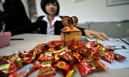 A staff member works for the couples at the marriage registration office in Haikou, capital of south China's Hainan Province, January 4, 2013. Quite a number of couples flocked to tie the knot on January 4, 2013, or 2013/1/4, which sounds like 