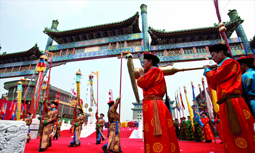 Performance at the opening day of The 3rd Qianmen Historical Culture Festival. 
Photo: CFP 