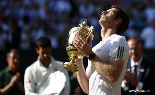 Andy Murray of Britain holds the trophy during the awarding ceremony for the men's singles event on day 13 of the Wimbledon Lawn Tennis Championships at the All England Lawn Tennis and Croquet Club in London, Britain, July 7, 2013. Andy Murray on Sunday won his first Wimbledon title and ended Britain's 77-year waiting for a men's champion with a 6-4 7-5 6-4 victory over world number one Novak Djokovic. (Xinhua/Wang Lili)