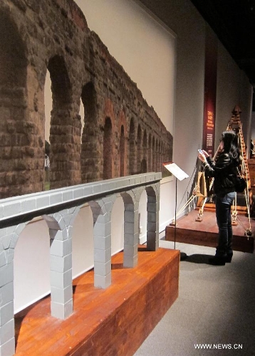  A visitor watchs the ancient Rome-related exhibits during an exhibition at Hong Kong Science Museum in south China's Hong Kong, Jan. 23, 2013. Exhibition 