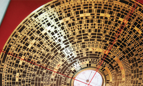 A feng shui compass Photo: IC

