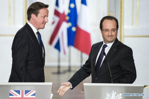 French President Francois Hollande (R) and visiting British Prime Minister David Cameron attend a joint press conference at the Elysee Palace in Paris, France, May 22, 2013. French President Francois Hollande and British Prime Minister David Cameron on Wednesday condemned the assassination of a British soldier in the suburbs of London after their meeting in Paris. (Xinhua/Etienne Laurent)