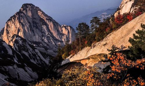 Photo taken on October 20, 2012 shows the scenery of Huashan Mountain in Huayin, Northwest China's Shaanxi Province. Photo: Xinhua