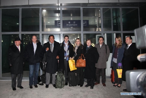  U.S. Former New Mexico state governor Bill Richardson (3rd L) and Google Executive Chairman Eric Schmidt (2nd L) pose for photos after arriving at Sunan airport of Pyongyang, the Democratic People's Republic of Korea (DPRK), on Jan. 7, 2013. Bill Richardson and Eric Schmidt arrived here on Monday for a 