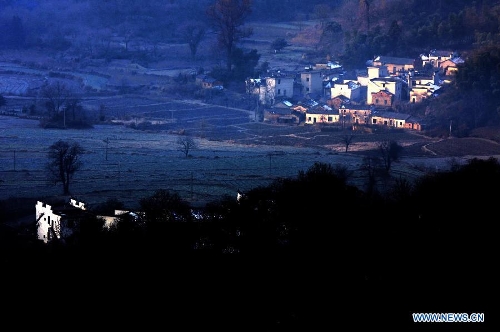 Photo taken on Jan.10, 2013 shows the scenery of Tachuan ancient village in Huangshan City, east China's Anhui Province. (Xinhua/Shi Guangde)&nbsp; 