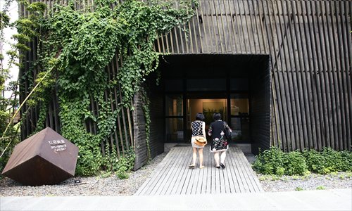 The exteriors of Red Bridge Gallery