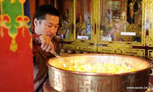 Photo taken on September 9, 2012 shows a monk in the Dra Yerpa temple built on a hillside in Dagze county of Southwest China's Tibet Autonomous Region. The temple is notable for its meditation cave connected with Songtsen Gampo, the 7th century Tibetan king. Photo: Xinhua