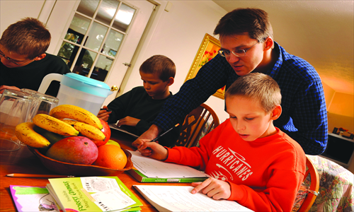 Parents often go online for help with subjects they are weak in. Photo: IC