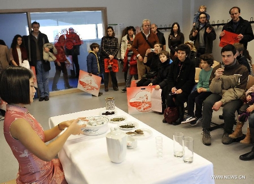 Pupils and their parents watch a show of Chinese tea art during an event to celebrate the Spring Festival at the 4th Brussels European School in Brussels, capital of Belgium, on Feb. 2, 2013. The Chinese embassy in EU and the 4th Brussels European School held an event to introduce Chinese Spring Festival to hundreds of pupils and their parents Saturday.(Xinhua/Ye Pingfan) 