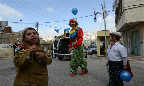 Israeli Jewish settlers dressed in costumes take part in the annual Purim parade in Hebron, West Bank, on Sunday. Purim is a festive Jewish holiday that celebrates the salvation of the Jews from Haman in the ancient Persian Empire. Photo: CFP