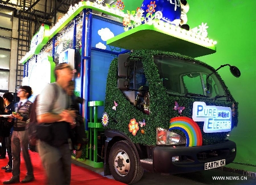 A CLP Holdings Limited float which will attend the 2013 Cathay Pacific International Chinese New Year Night Parade is displayed at a press preview in south China's Hong Kong, Feb. 4, 2013. The 2013 Cathay Pacific International Chinese New Year Night Parade will take place in Hong Kong on Feb. 10. (Xinhua/Li Ying)&nbsp; 