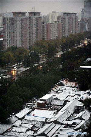 House roofs are covered by snow in Beijing, capital of China, on November  4, 2012. The capital city had witnessed snowfall and sleet since Saturday night as cold current swept north China and dropped temperature. Photo: Xinhua