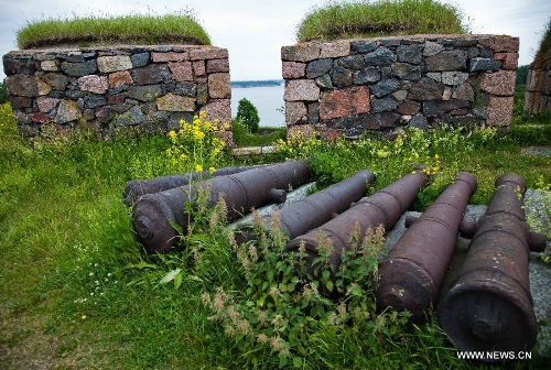 Photo taken on June 24, 2013 shows artillery shells on the coastal defense at the island fortress of Suomenlinna in Helsinki, capital of Finland. Fortress of Suomenlinna is a unique historical monument and one of the largest maritime fortresses in the world. Its construction began in 1700s when Finland was part of the Kingdom of Sweden. As an example of European military architecture of its time, Suomenlinna was included in UNESCO's World Heritage List in 1991. (Xinhua/Yan Ting) 