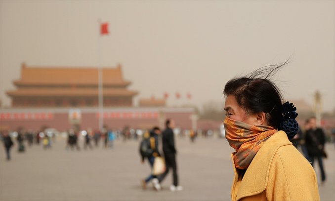 Beijing is hit by a sandstorm on March 9 after days shrouded in heavy smog. Photo: CFP