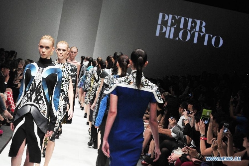 &nbsp;Models present creations by British designer Peter Pilotto during the Audi Fashion Festival held in Singapore's Marina Bay, May 18, 2013. (Xinhua/Then Chih Wey) 