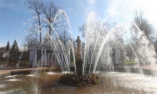 A part of the fountains is seen in the photo taken at the Peterhof Palace near St. Petersburg, Russia, on April, 29, 2012. The season of the fountains of the Peterhof Palace was opened to the public from Sunday. Every year tourists from all over the world flock to see the ornate palaces and giant golden cascade of fountains of the Peterhof, which is located on a bluff above the Finnish Gulf outside Russia's second city of St. Petersburg. Photo: Xinhua