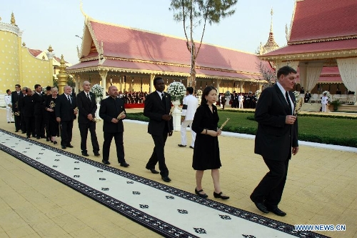 Foreign diplomats to Cambodia line up to pay their last tribute to Cambodia's late King Father Norodom Sihanouk at the cremation site next to the royal palace in Phnom Penh, Cambodia, Feb. 4, 2013. Cambodia began to cremate the body of the country's most revered King Father Norodom Sihanouk on Monday evening after it had been lying in state for more than three months at the capital's royal palace. (Xinhua/Sovannara) 