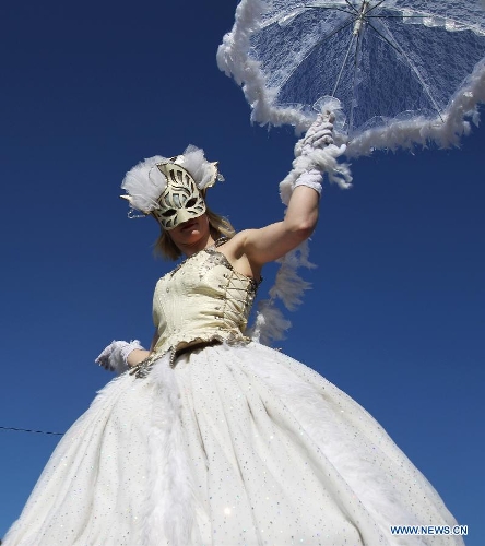 A performer takes part in the flowers parade during the 129th annual Nice Carnival parade, in Nice, southern France, March 2, 2013. (Xinhua/Gao Jing) 