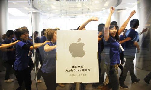 A new Apple store opened in Beijing's Wangfujing shopping district on October 20, which is the company's largest retail store in Asia. Photo: Global Times/Li Hao
