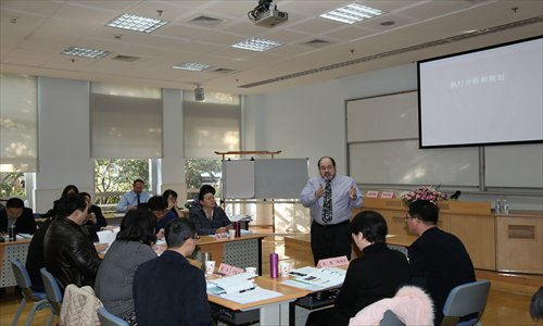 Professor Arnold M. Howitt speaks to a class at the Shanghai Administration Institute. Photo: Courtesy of the institute