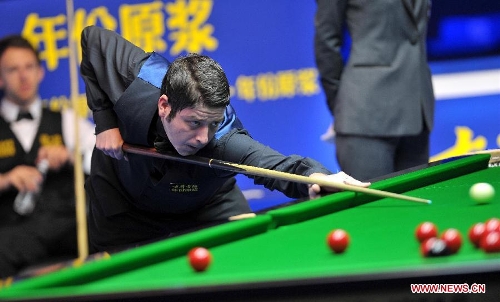 Matthew Stevens of Wales competes during the quarter-final against Judd Trump of England at the Haikou World Open snooker tournament in Haikou, capital of south China's Hainan Province, March 1, 2013. Matthew Stevens won 5-3. (Xinhua/Guo Cheng) 
